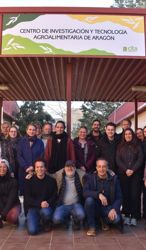Participants of the Zaragoza meeting are standing in front of the CITA building. 