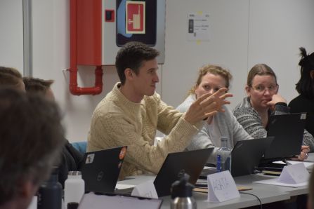 Participants in the Zaragoza meeting are around the table in discussion.